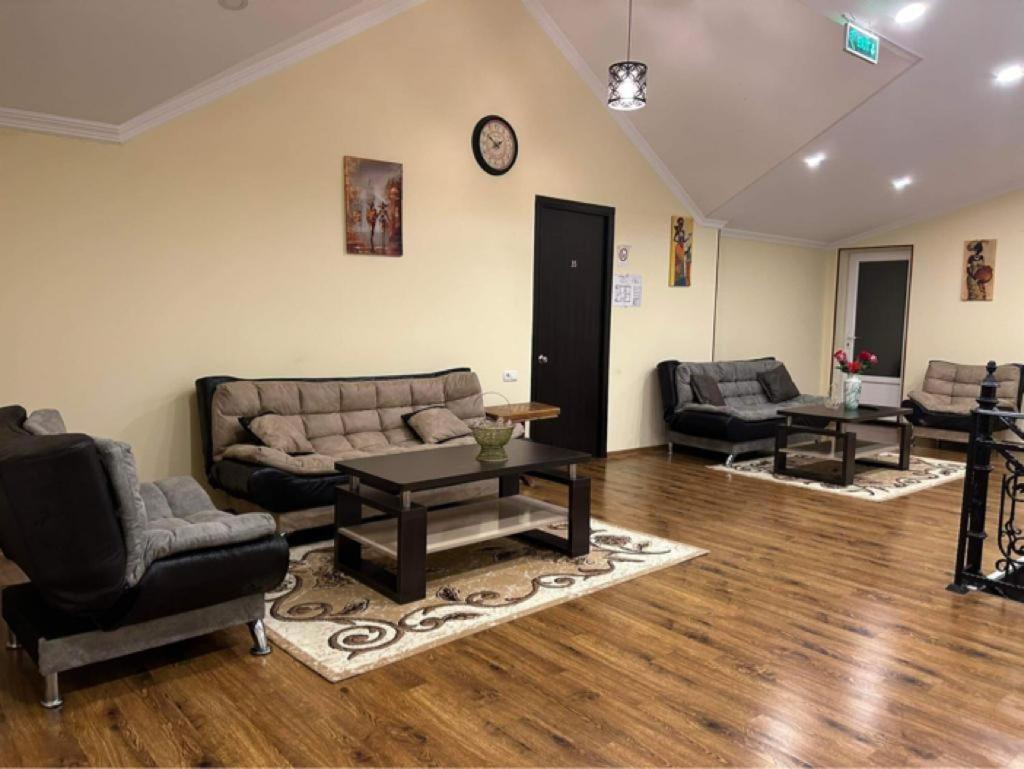 Hotel Telav Holl à Telavi Extérieur photo